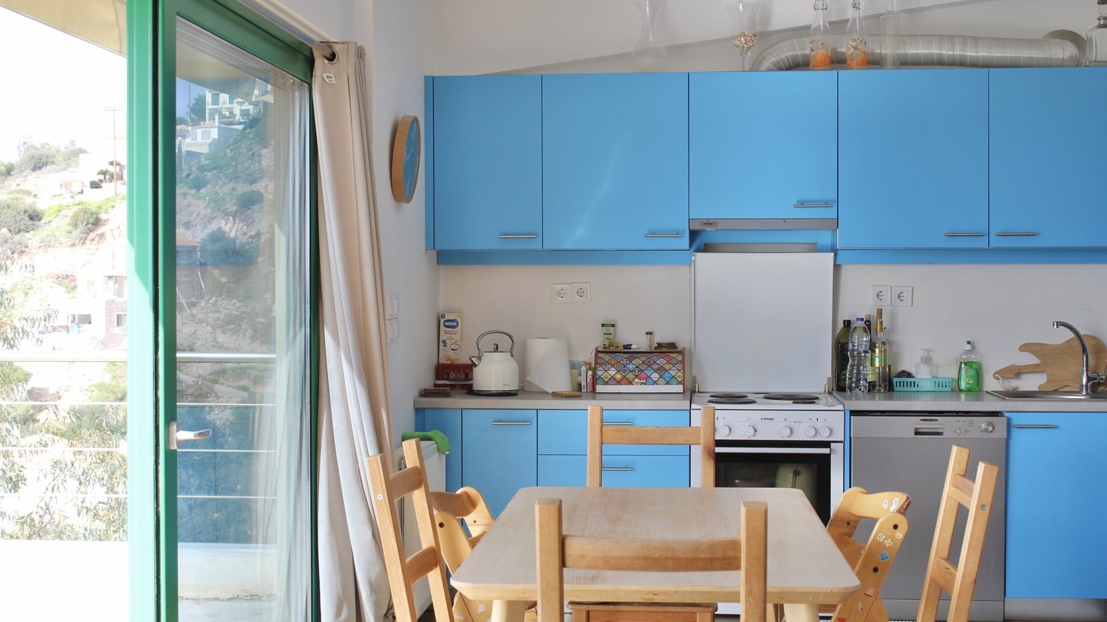 Kitchen area and dining table of Eucalyptus Duplex in Aegina, Greece